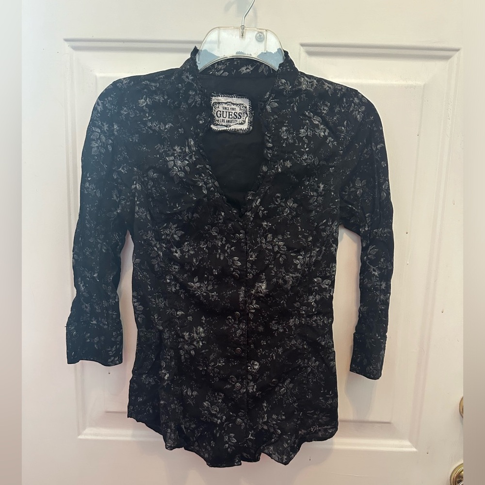 Guess printed button up top
